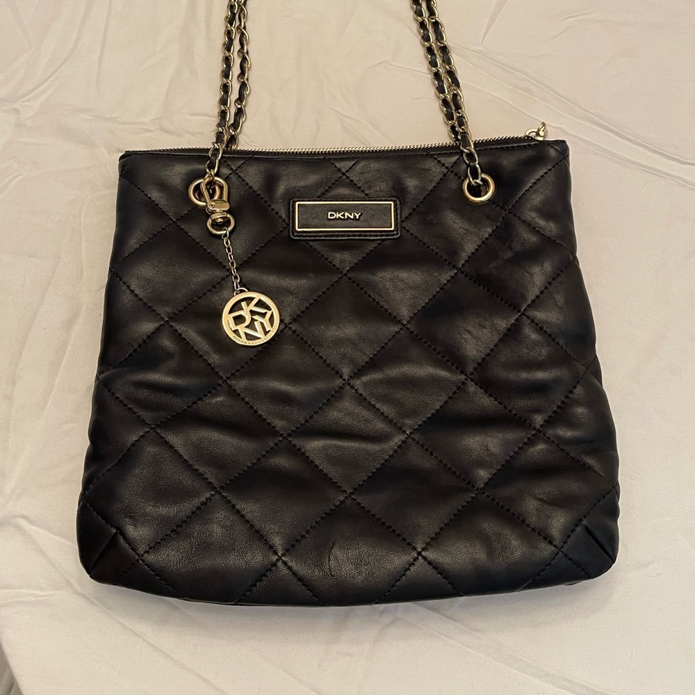 DKNY - NWOT Black leather quilted purse